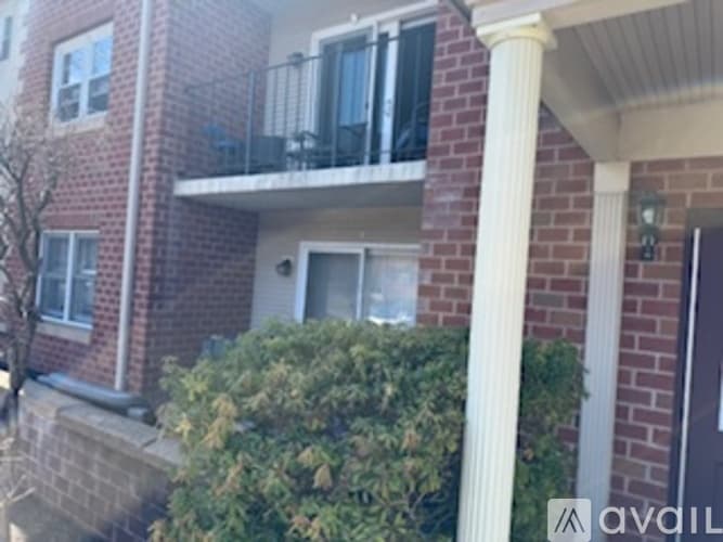 Holyoke Apartment: 34 Maple Crest Circle