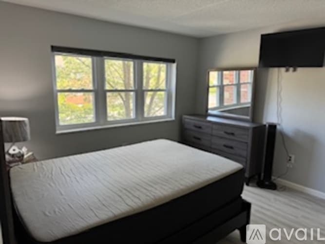Holyoke Apartment: 34 Maple Crest Circle