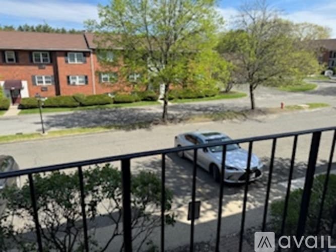 Holyoke Apartment: 34 Maple Crest Circle