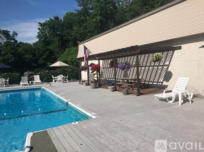 Holyoke Apartment: 34 Maple Crest Circle