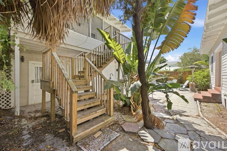 St. Petersburg Apartment: 620 7th Ave N