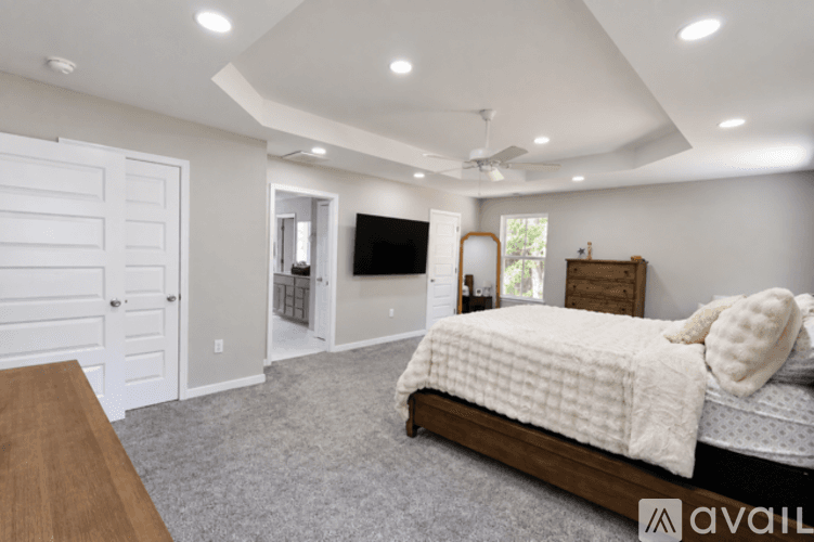 Yorktown House: 413 Burts Rd