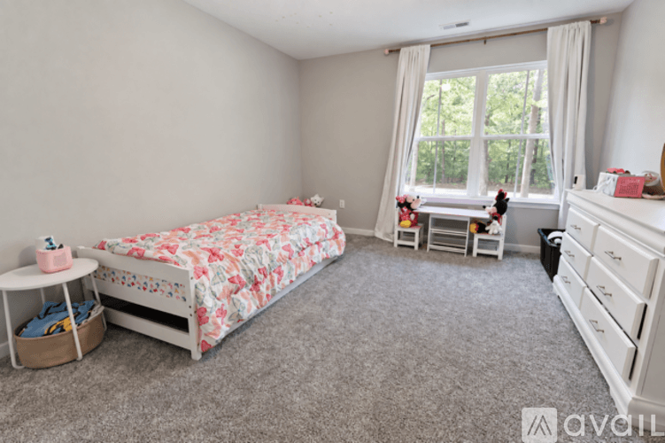 Yorktown House: 413 Burts Rd