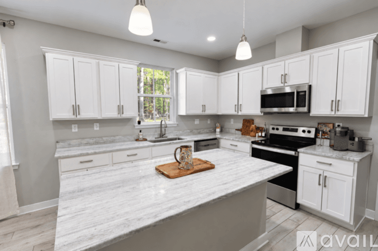 Yorktown House: 413 Burts Rd