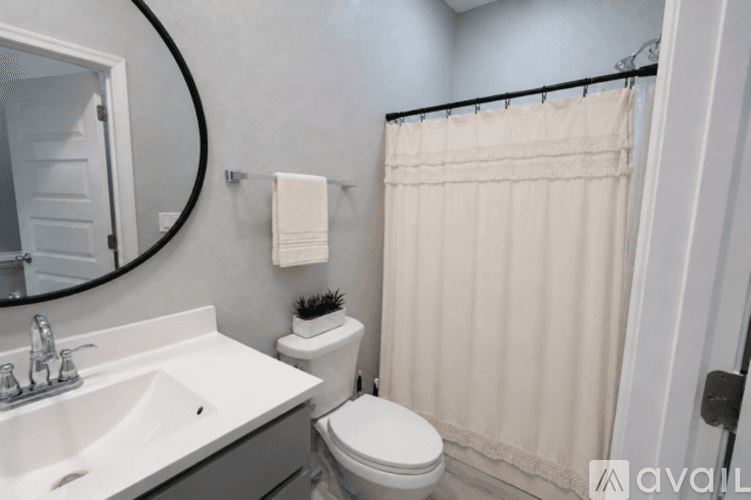 Yorktown House: 413 Burts Rd