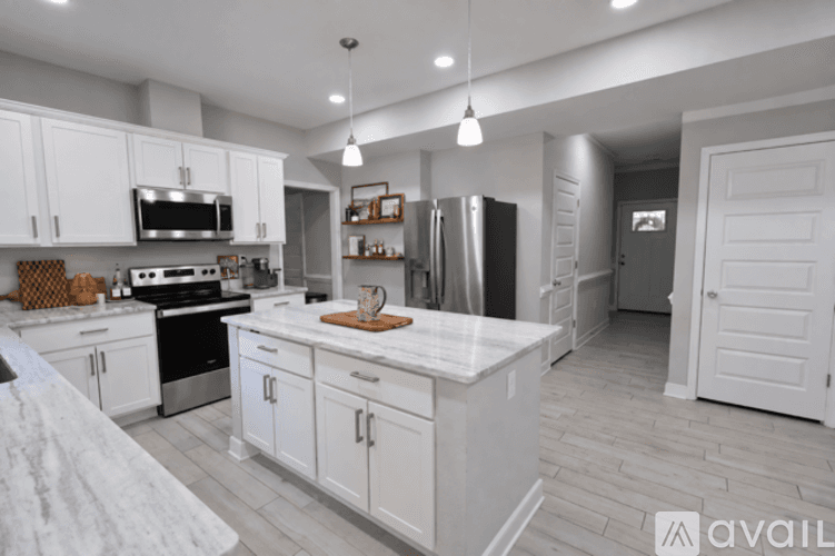 Yorktown House: 413 Burts Rd