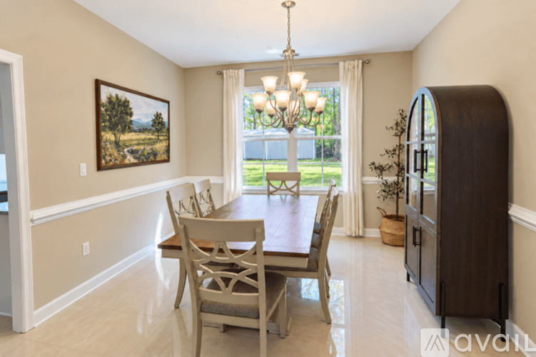 Yorktown House: 413 Burts Rd