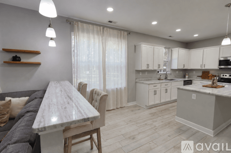 Yorktown House: 413 Burts Rd