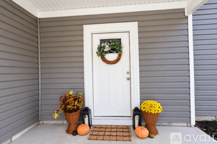 Yorktown House: 413 Burts Rd