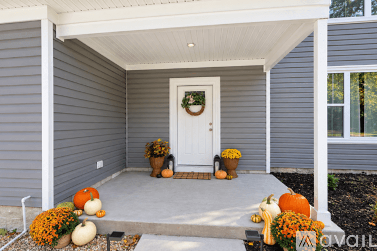 Yorktown House: 413 Burts Rd