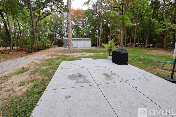 Yorktown House: 413 Burts Rd