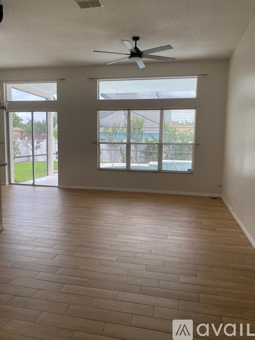 Zephyrhills House: 29139 Crossland Dr