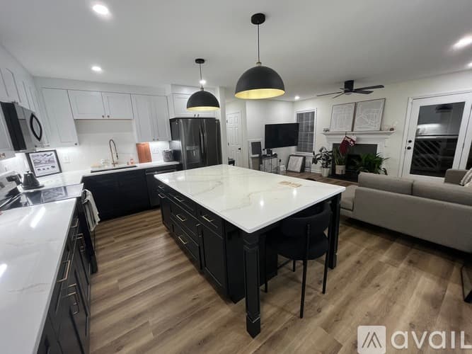 Atlanta Condo: 330 Mc Gill Place Northeast