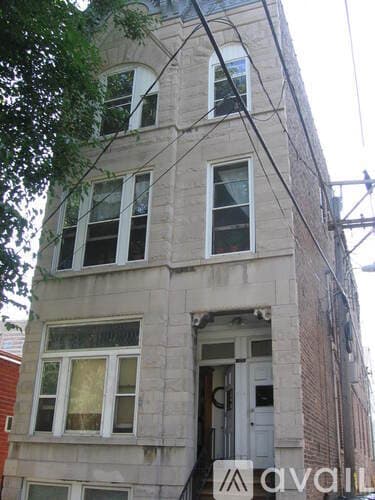 Chicago Apartment: 710 N Bishop St