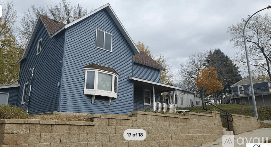 Le Sueur Apartment: 223 Bridge St