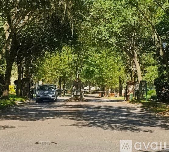 Bluffton Townhome: 77 Regent Avenue