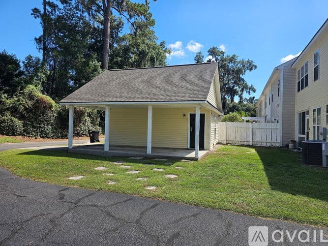 Bluffton Townhome: 77 Regent Avenue