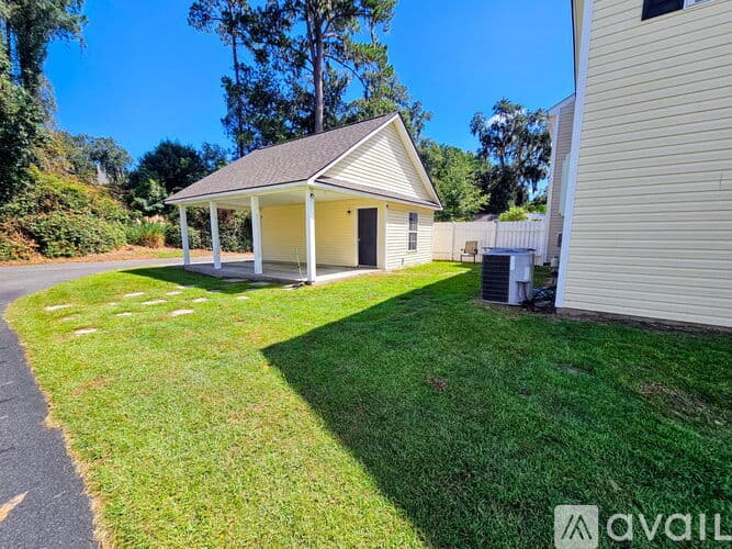 Bluffton Townhome: 77 Regent Avenue