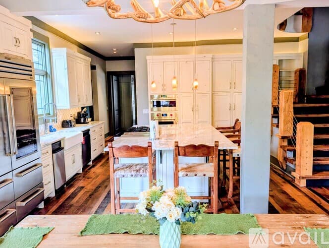 Lakemont House: 252 Bear Gap Rd