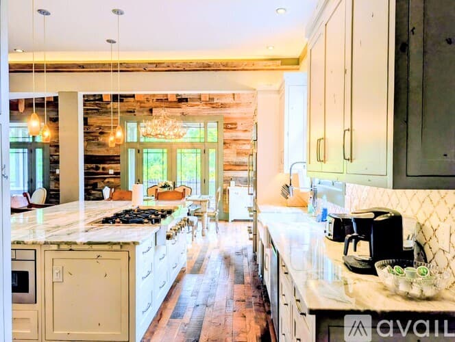 Lakemont House: 252 Bear Gap Rd