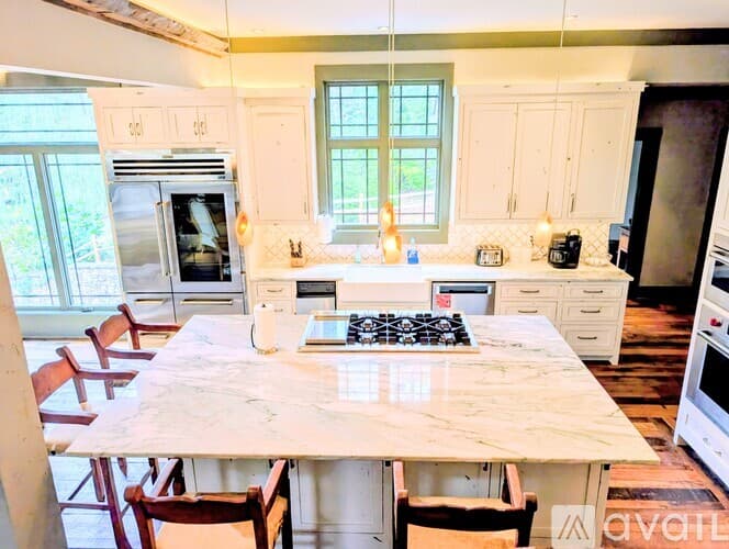 Lakemont House: 252 Bear Gap Rd