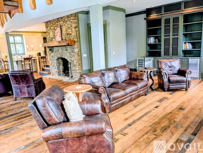 Lakemont House: 252 Bear Gap Rd