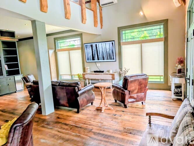 Lakemont House: 252 Bear Gap Rd