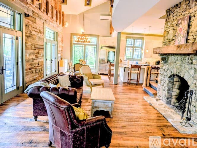Lakemont House: 252 Bear Gap Rd