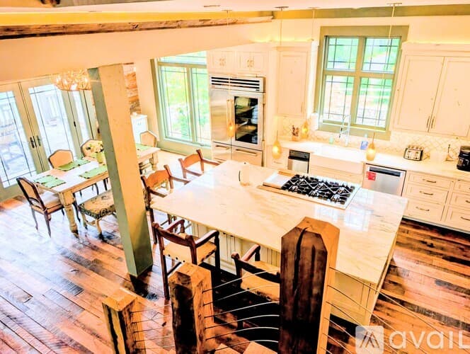 Lakemont House: 252 Bear Gap Rd