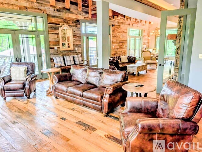 Lakemont House: 252 Bear Gap Rd