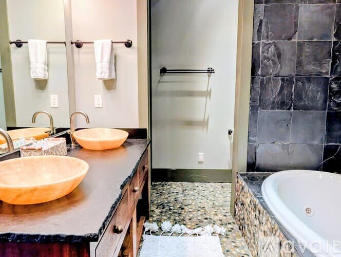 Lakemont House: 252 Bear Gap Rd