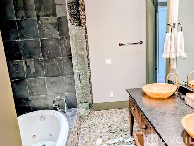 Lakemont House: 252 Bear Gap Rd
