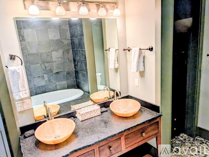 Lakemont House: 252 Bear Gap Rd