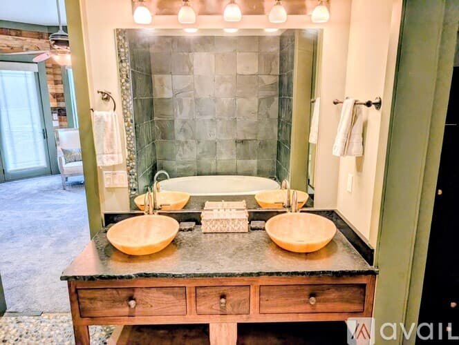 Lakemont House: 252 Bear Gap Rd