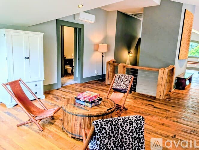 Lakemont House: 252 Bear Gap Rd