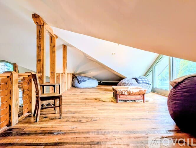 Lakemont House: 252 Bear Gap Rd