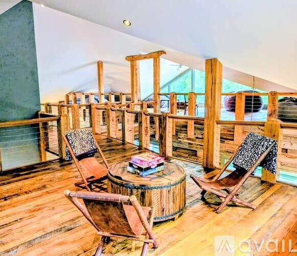 Lakemont House: 252 Bear Gap Rd