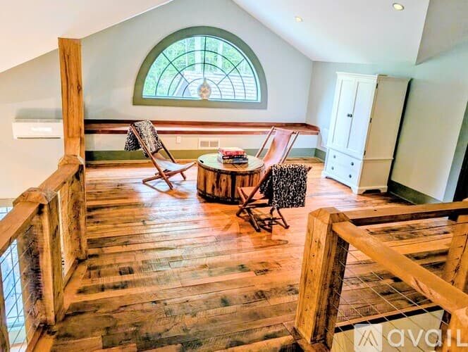 Lakemont House: 252 Bear Gap Rd