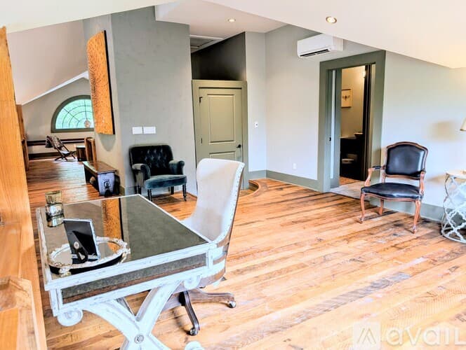 Lakemont House: 252 Bear Gap Rd