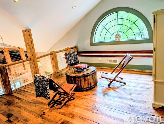 Lakemont House: 252 Bear Gap Rd
