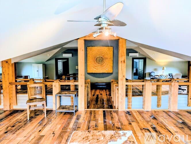 Lakemont House: 252 Bear Gap Rd