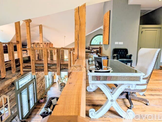 Lakemont House: 252 Bear Gap Rd