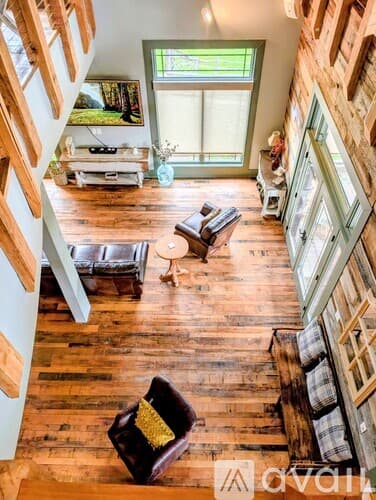 Lakemont House: 252 Bear Gap Rd