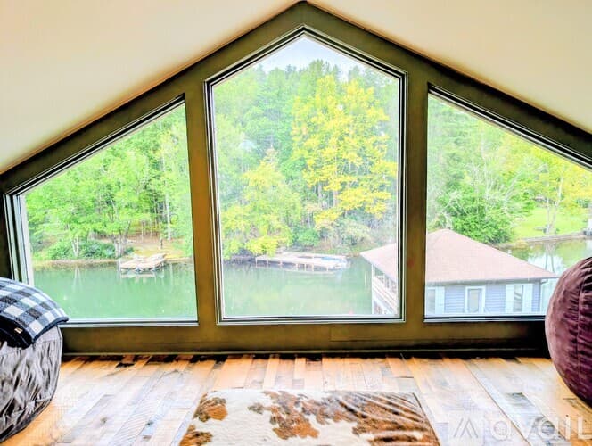 Lakemont House: 252 Bear Gap Rd