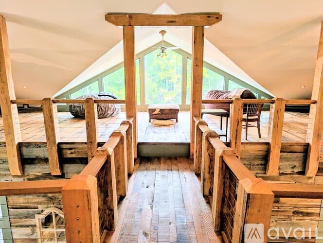 Lakemont House: 252 Bear Gap Rd