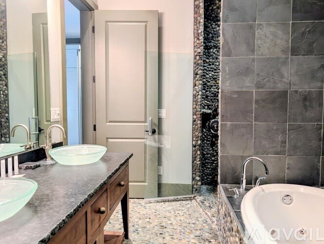 Lakemont House: 252 Bear Gap Rd
