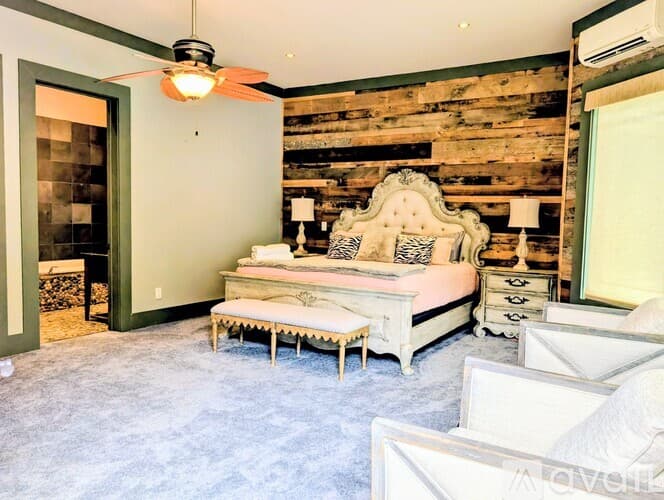 Lakemont House: 252 Bear Gap Rd