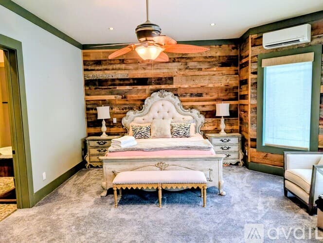 Lakemont House: 252 Bear Gap Rd