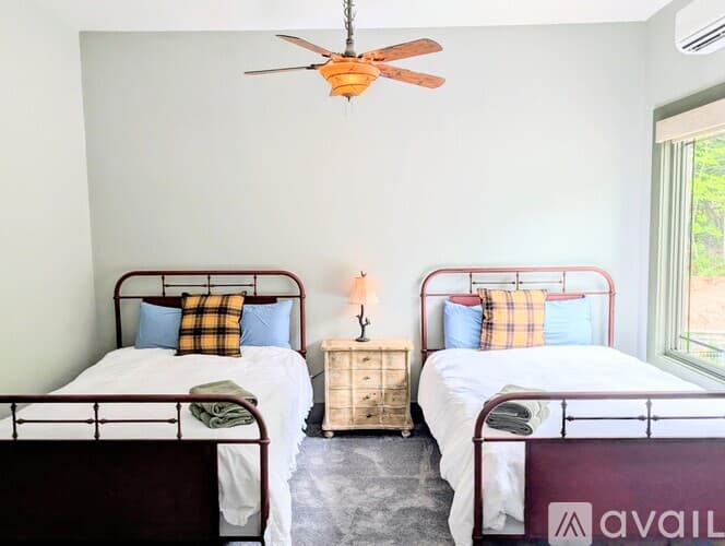 Lakemont House: 252 Bear Gap Rd