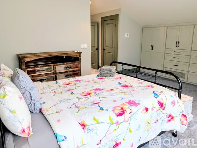 Lakemont House: 252 Bear Gap Rd